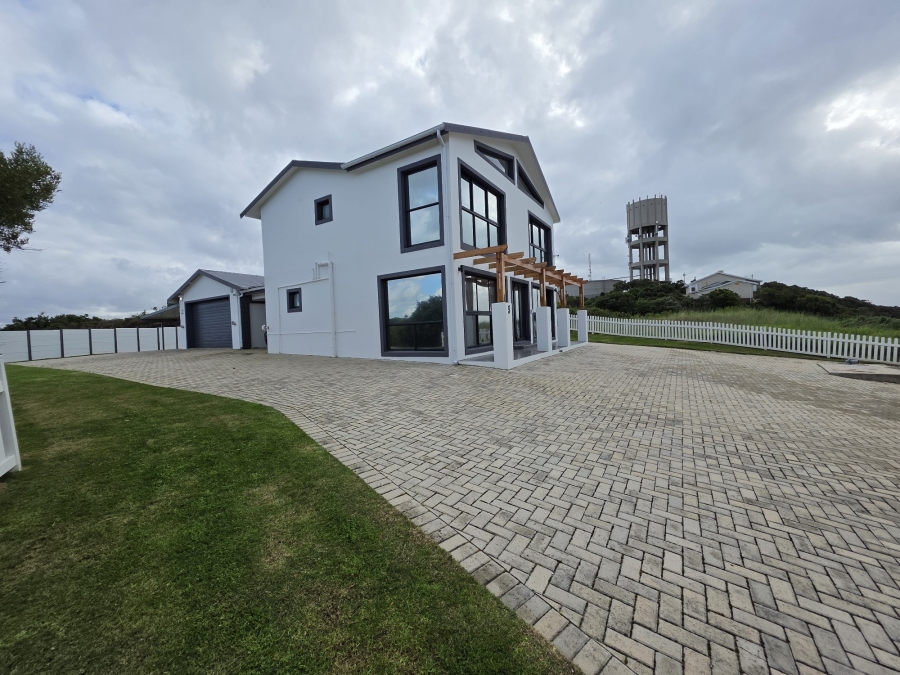 4 Bedroom Property for Sale in Paradise Beach Eastern Cape